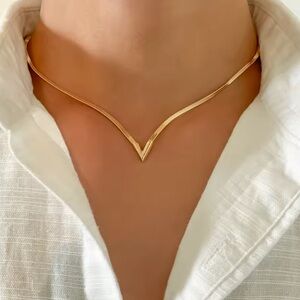 Gold plated necklace v shaped chocker necklace